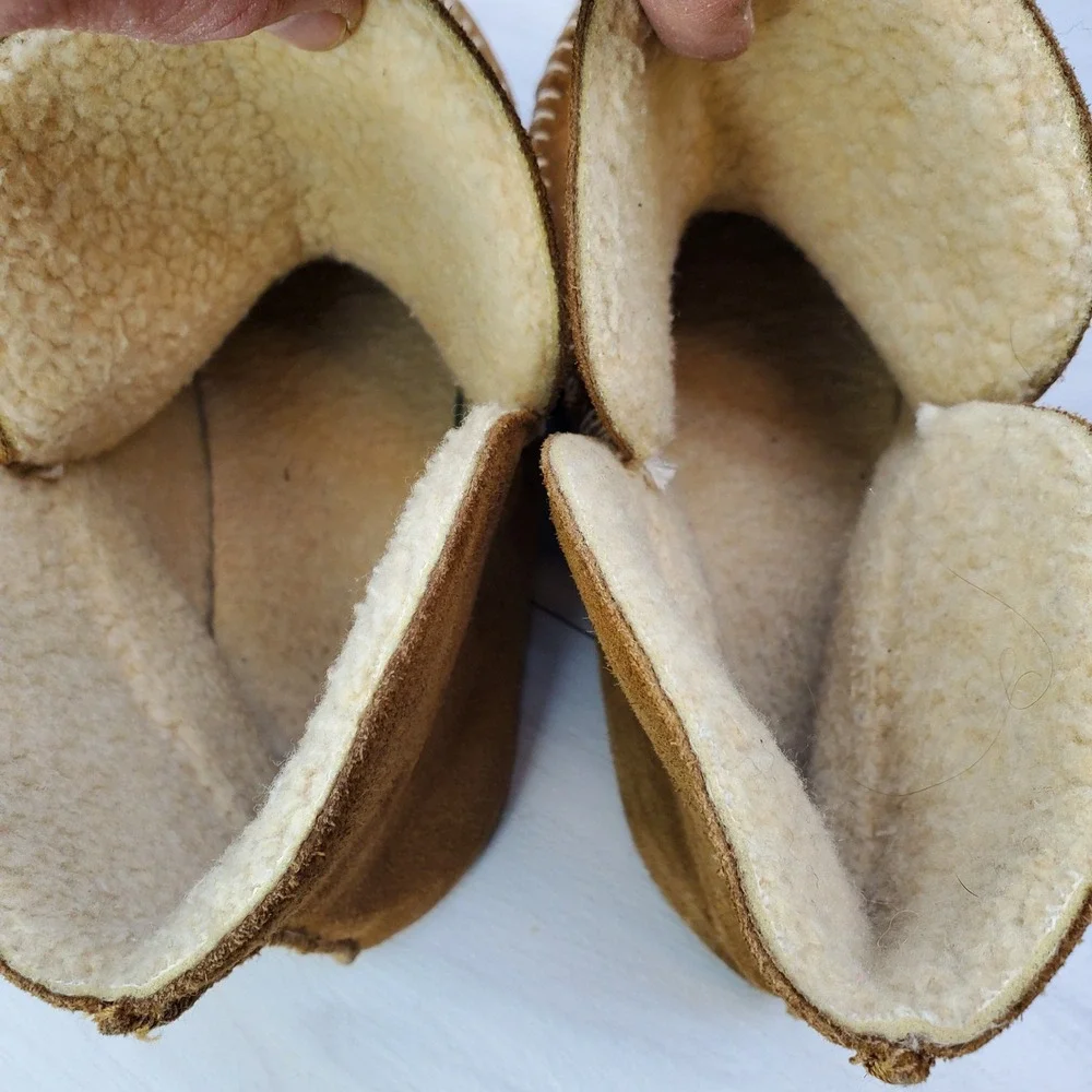Tan Suede Moccasin Boots Faux Shearling Lined Whipstitch Ankle Wmn 8 Hippie Boho
